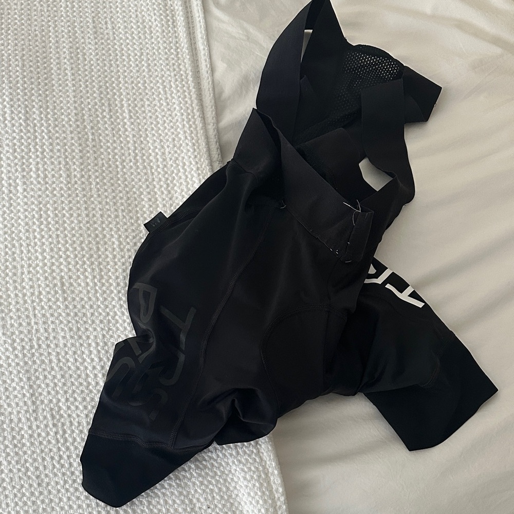 Tres piñas black bibs